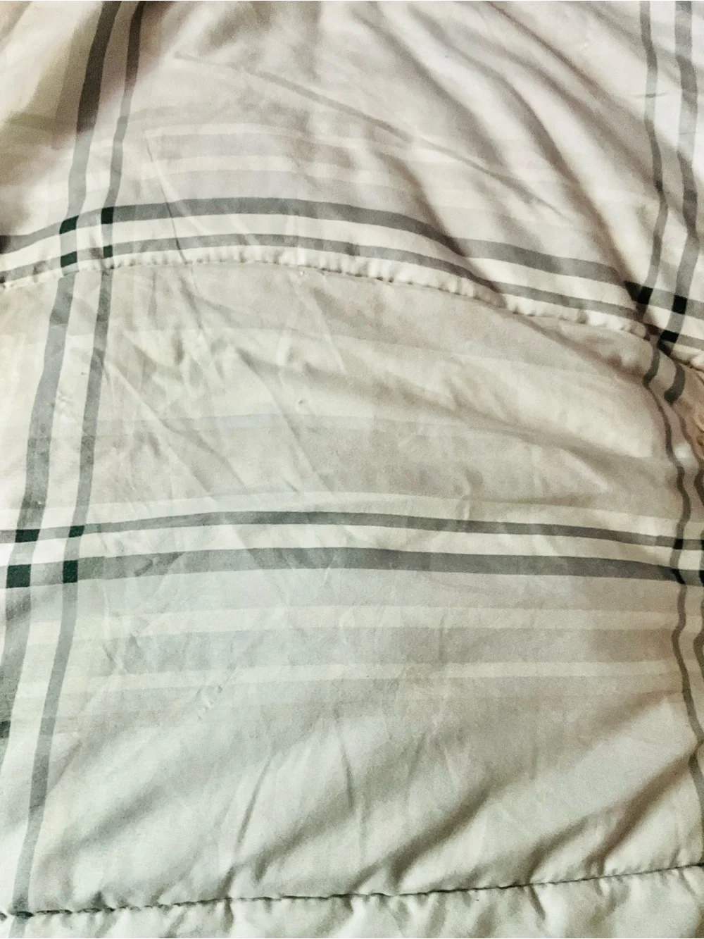 Queen Size Classic Plaid Comforter - White and Gray